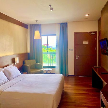 Oak Tree Emerald Hotel & Coventions Semarang Exterior foto