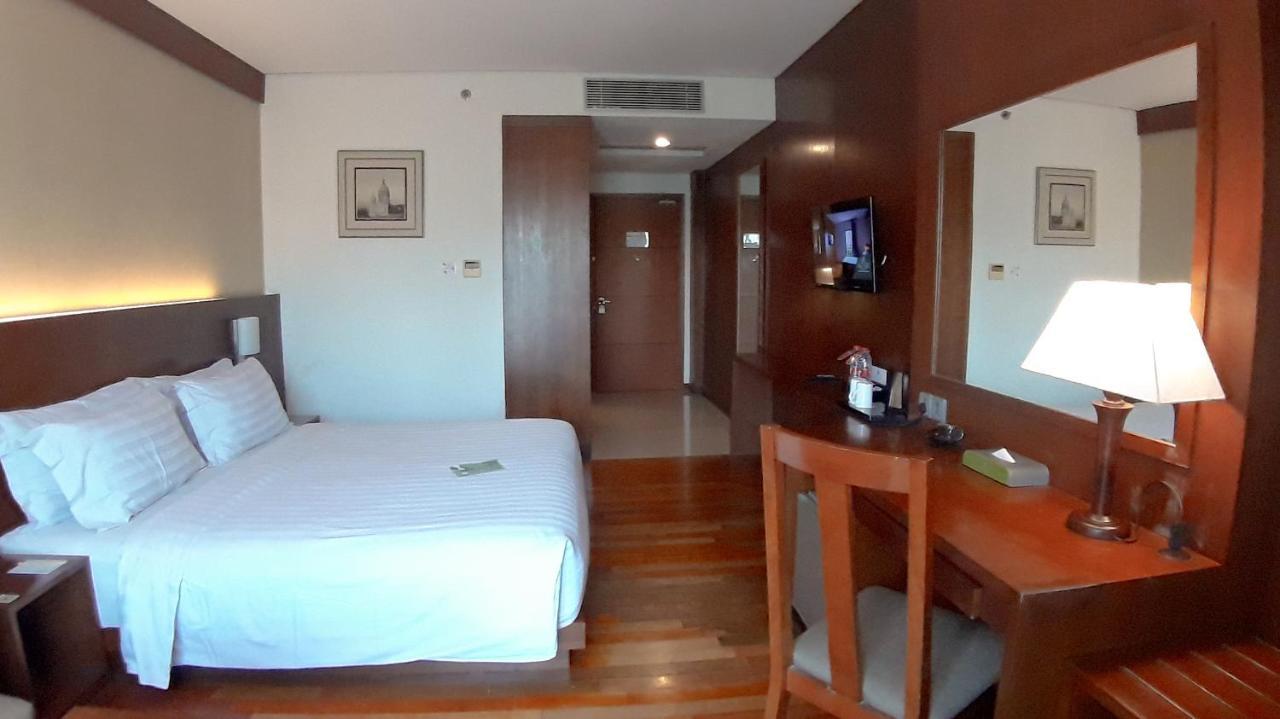 Oak Tree Emerald Hotel & Coventions Semarang Exterior foto
