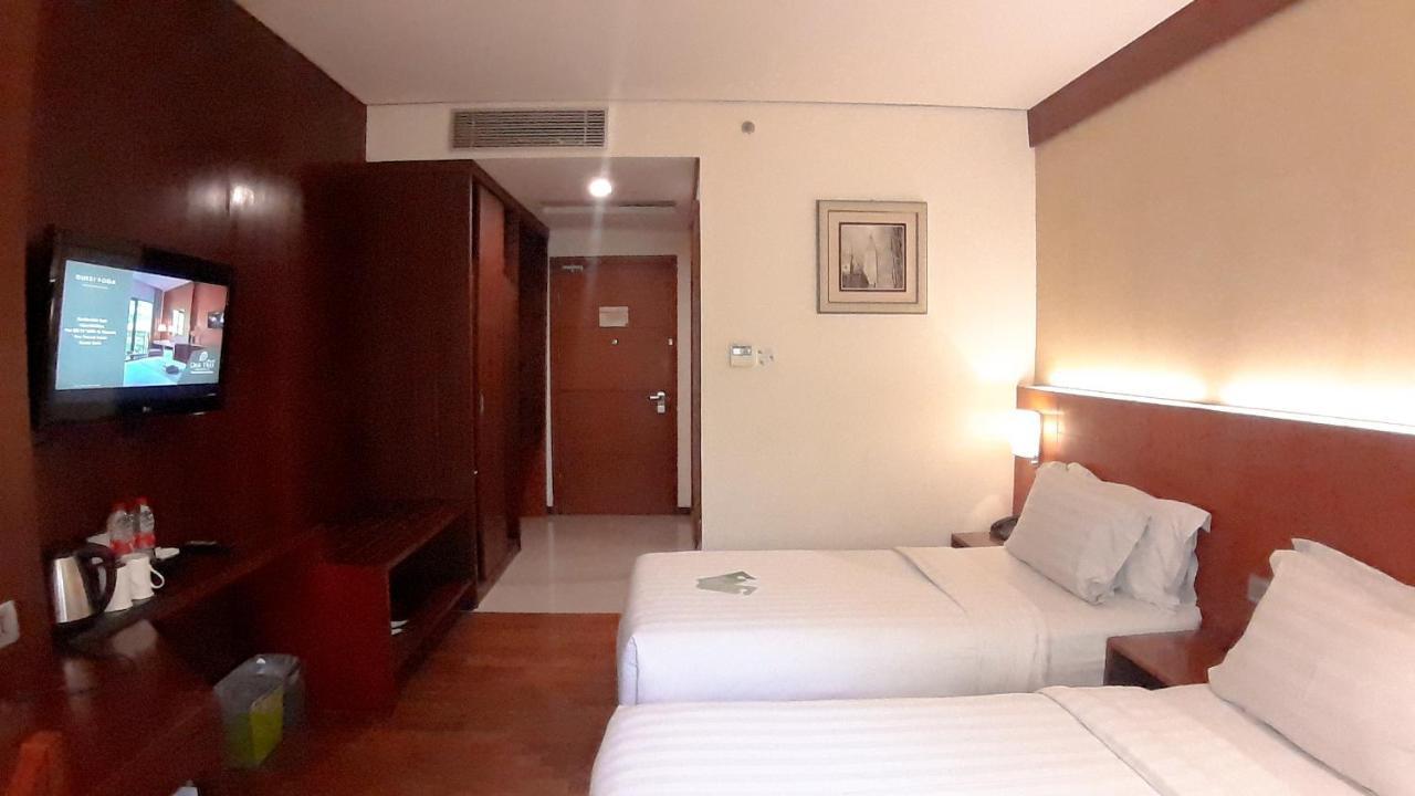 Oak Tree Emerald Hotel & Coventions Semarang Exterior foto