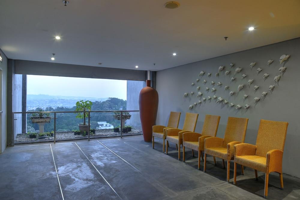 Oak Tree Emerald Hotel & Coventions Semarang Exterior foto