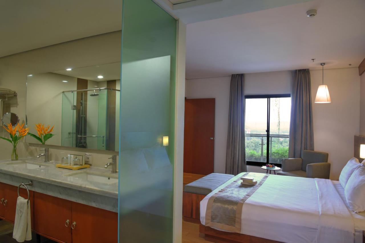 Oak Tree Emerald Hotel & Coventions Semarang Exterior foto