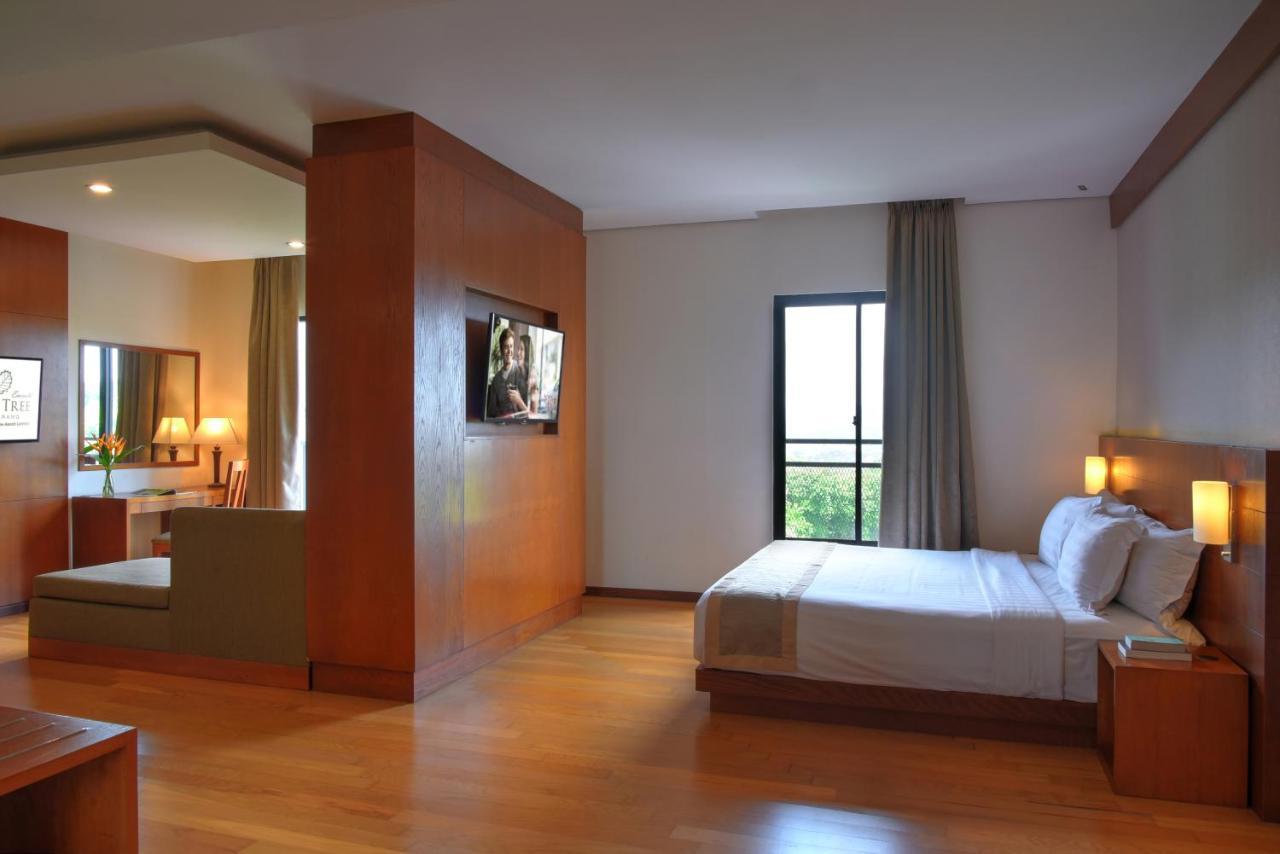 Oak Tree Emerald Hotel & Coventions Semarang Exterior foto