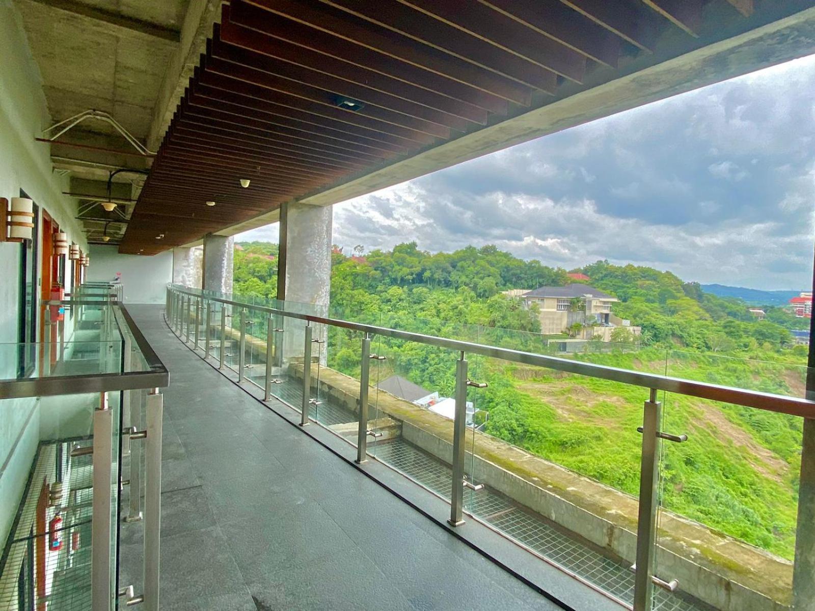 Oak Tree Emerald Hotel & Coventions Semarang Exterior foto
