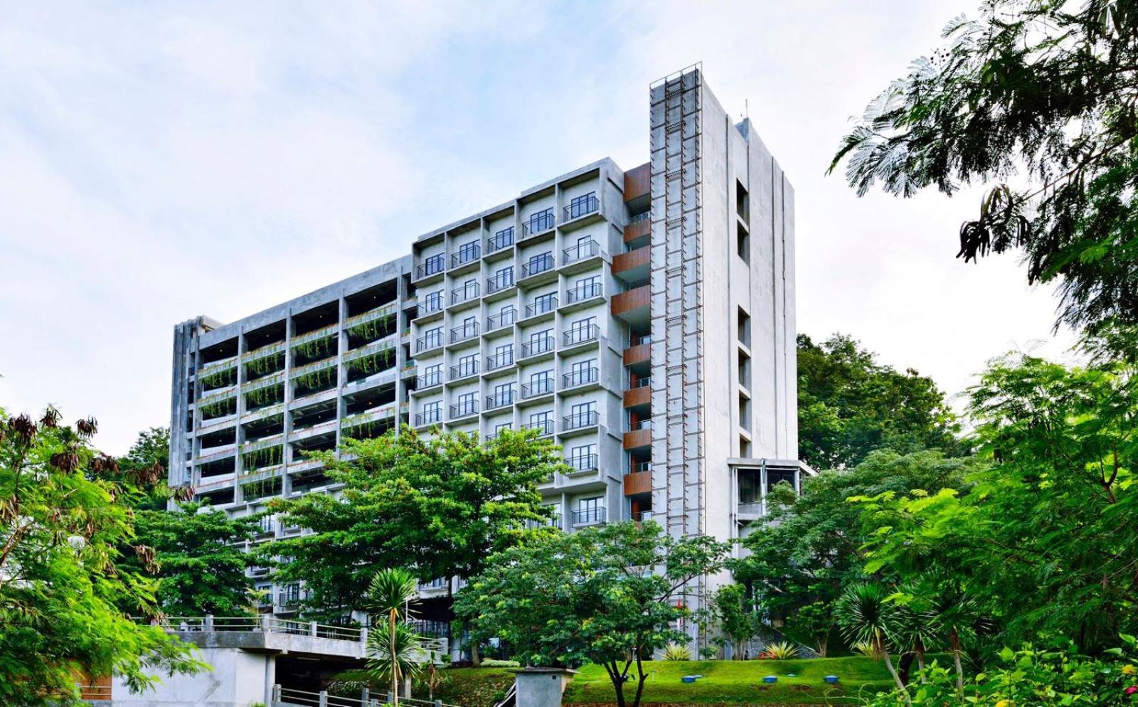 Oak Tree Emerald Hotel & Coventions Semarang Exterior foto