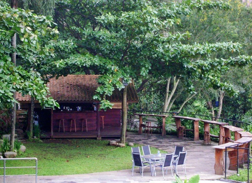 Oak Tree Emerald Hotel & Coventions Semarang Exterior foto