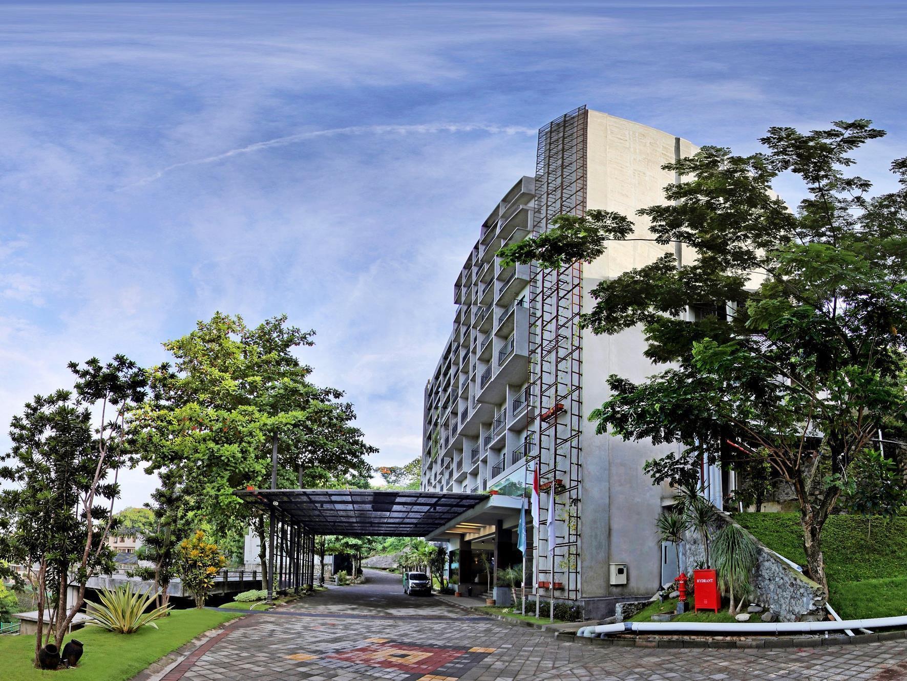 Oak Tree Emerald Hotel & Coventions Semarang Exterior foto