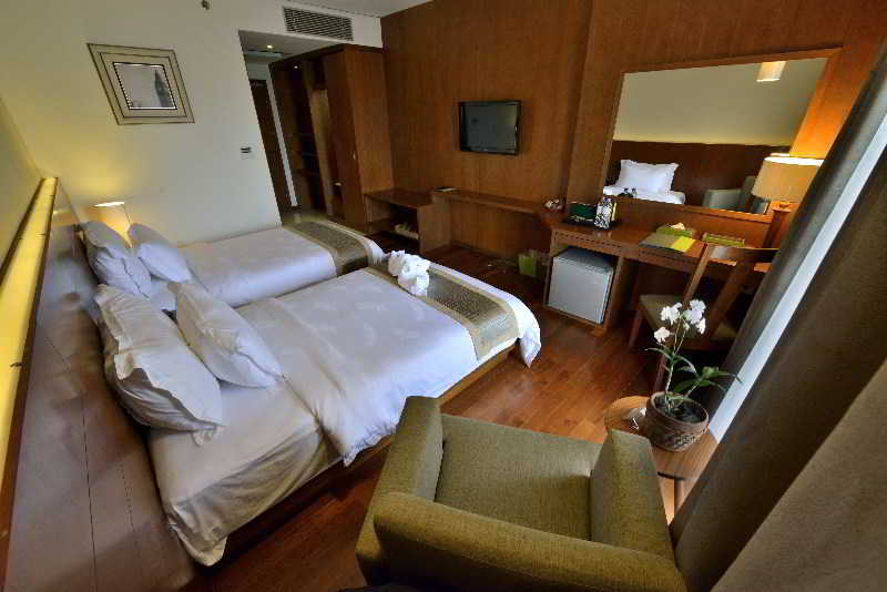 Oak Tree Emerald Hotel & Coventions Semarang Exterior foto