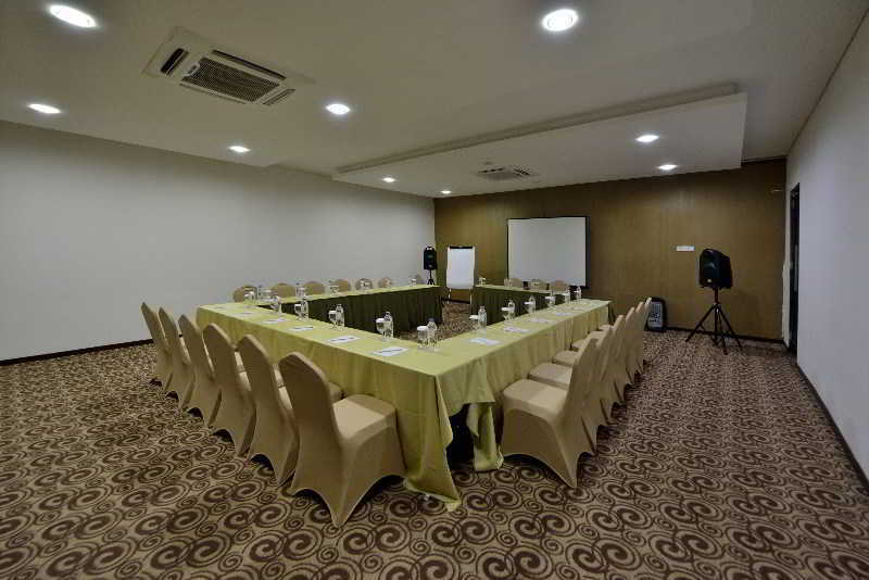 Oak Tree Emerald Hotel & Coventions Semarang Exterior foto