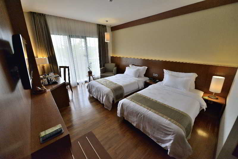 Oak Tree Emerald Hotel & Coventions Semarang Exterior foto