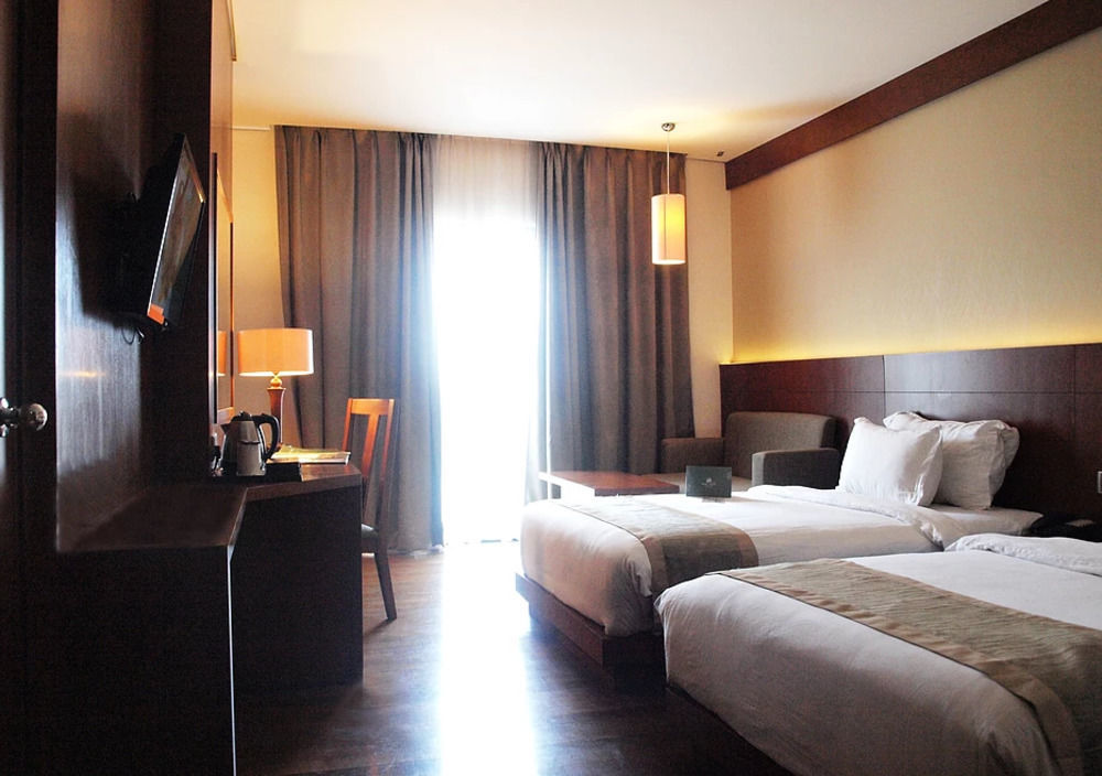 Oak Tree Emerald Hotel & Coventions Semarang Exterior foto