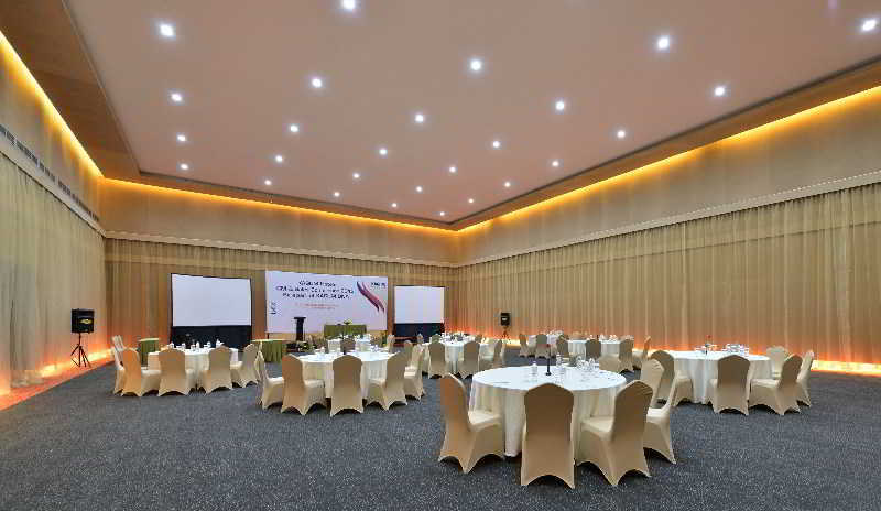 Oak Tree Emerald Hotel & Coventions Semarang Exterior foto