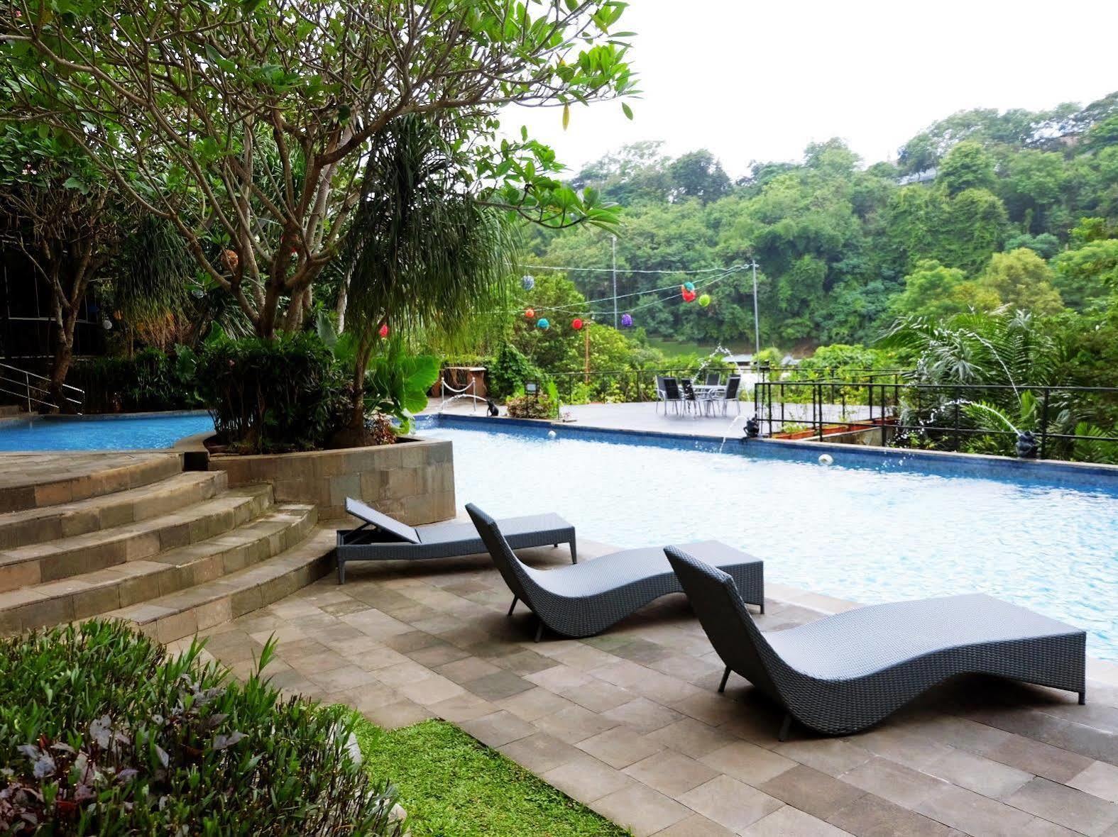 Oak Tree Emerald Hotel & Coventions Semarang Exterior foto