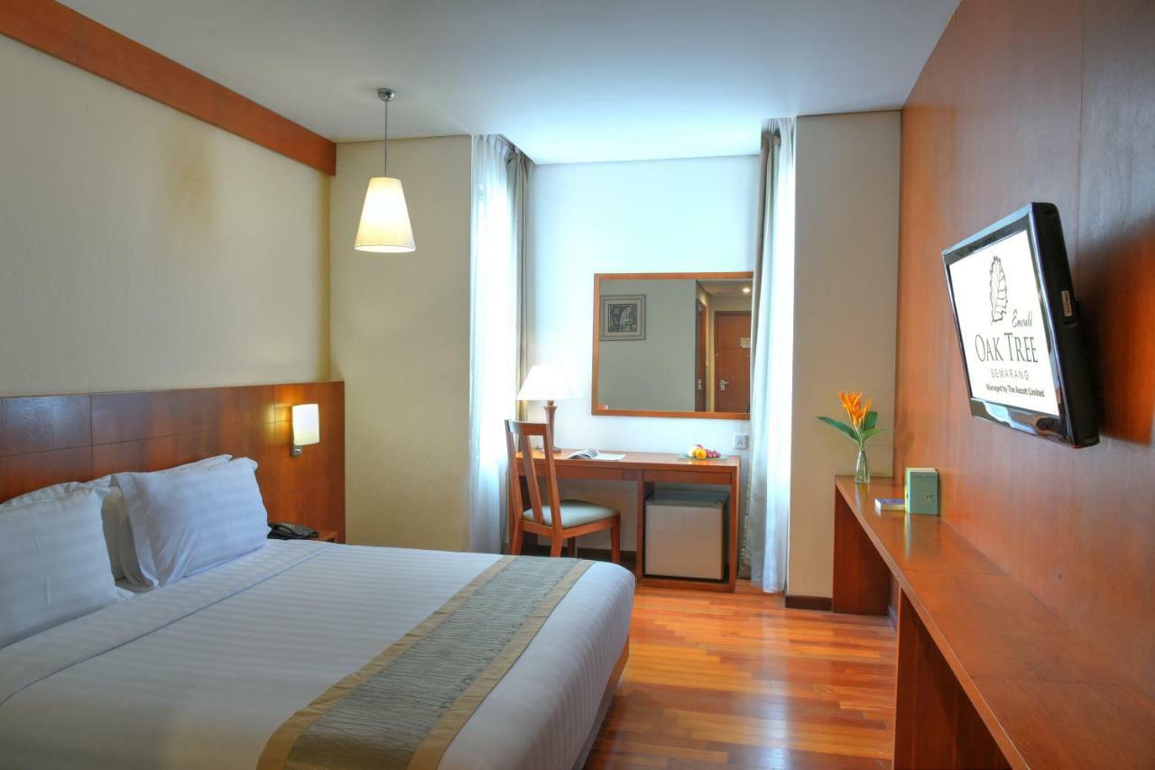 Oak Tree Emerald Hotel & Coventions Semarang Exterior foto