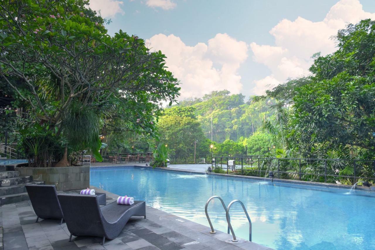 Oak Tree Emerald Hotel & Coventions Semarang Exterior foto
