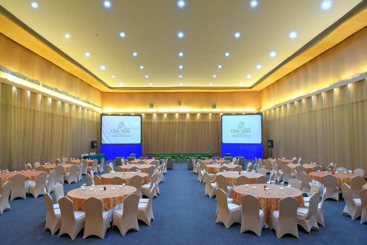 Oak Tree Emerald Hotel & Coventions Semarang Exterior foto