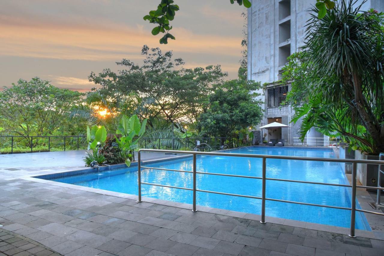 Oak Tree Emerald Hotel & Coventions Semarang Exterior foto