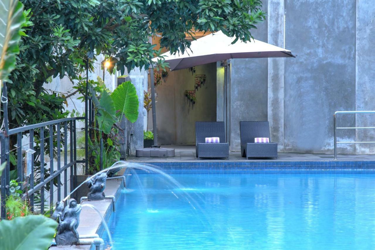 Oak Tree Emerald Hotel & Coventions Semarang Exterior foto